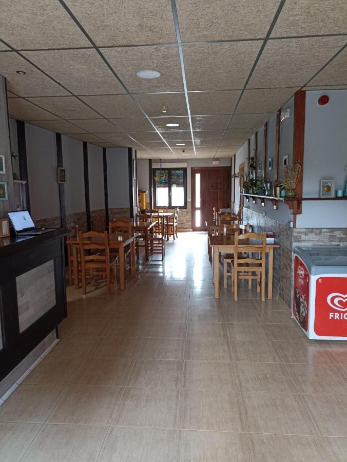Taberna Albergue Municipal De Ахес Экстерьер фото